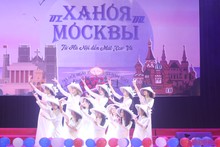 Открывающий номер на сцене.