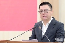 Главный редактор газеты «Нянзан» Ле Куок Минь выступает на мероприятии. Фото: Тхэ Дай