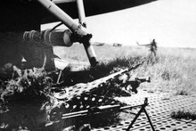 312-я дивизия 1-го корпуса захватили аэропорт Онглинь-Биньтьуан 27 апреля 1975 года. Фото: ВИА