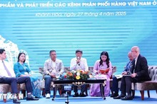 Дисскусия на конференции по подведению итогов 5 лет (2019-2024) реализации проекта «Мобилизация вьетнамцев за рубежом для участия в представлении, потреблении продукции и развитии каналов сбыта вьетнамских товаров за рубежом». Фото: ВИА