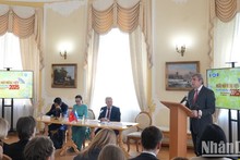 Заместитель председателя Комитета по внешним связям Санкт-Петербурга Вячеслав Калганов выступает на мероприятии. Фото: Суан Хынг