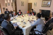 Посол Вьетнама в Бангладеш Нгуен Мань Кыонг председательствует на заседании. Фото: ВИА