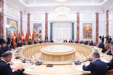Генеральный секретарь ЦК КПВ То Лам и Президент Беларуси Александр Лукашенко проводят официальные переговоры. Фото: ВИА