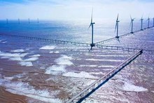 Правительство Вьетнама поставило задачу, чтобы к 2030 году доля возобновляемых источников энергии в общем объеме производства электроэнергии составляла не менее 33%. Фото ВИA