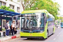 Электрические автобусы, инвестированные и эксплуатируемые компанией VinBus, отличаются дружелюбностью к пассажирам и формируют цивилизованный, современный облик транспортной системы.