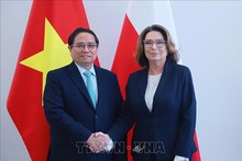 Премьер-министр Фам Минь Тьинь и маршал польского сената Малгожата Кидава-Блонская. Фото: ВИА