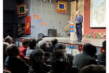Посол Динь Тоан Тханг выступает на церемонии. Фото: ВИА