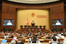 Общий вид заседания в зале во второй половине дня 23 мая 2025 года. Фото: Буй Жанг