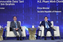 Премьер-министр Фам Минь Тьинь и Премьер-министр Малайзии Анвар Ибрагим на мероприятии. Фото: ВИА