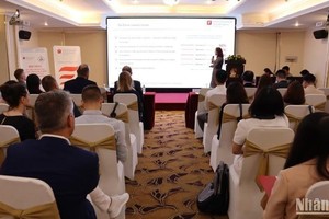 Общий вид семинара по содействию торговле и связям между предприятиями Польши и Вьетнама. 