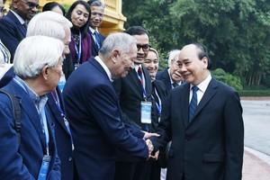 Президент Вьетнама Нгуен Суан Фук принимает делегацию. Фото: ВИА