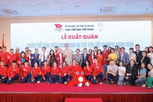 Члены вьетнамской спортивной делегации и делегаты на церемонии. Фото: ВИА