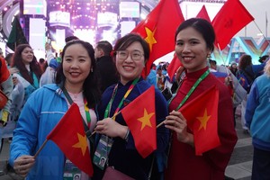 Вьетнамские девушки на Всемирном фестивале молодежи. Фото: ВИА