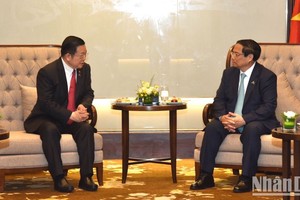 Премьер-министр Фам Минь Тьинь принимает Генерального секретаря АСЕАН Као Ким Хурна. Фото: Чан Хай