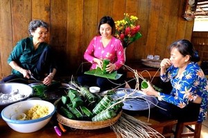 Приготовление «баньтет» на Коншоне передается из поколения в поколение. Фото: laodong.vn