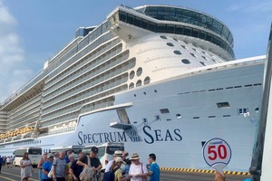 Круизный лайнер «Spectrum of the Seas» привез более 4 тыс. иностранных туристов в провинцию Бариа-Вунгтау. 