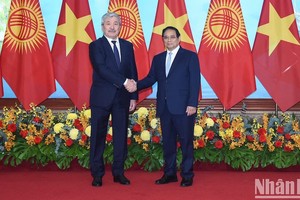Премьер-министр Фам Минь Тьинь и Премьер-министр Кыргызстана Адылбек Касымалиев. Фото: Чан Хай