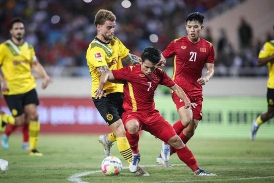 Матч завершился со счетом 2:1 в пользу сборной Вьетнама. Фото: Кхоа Нгуен