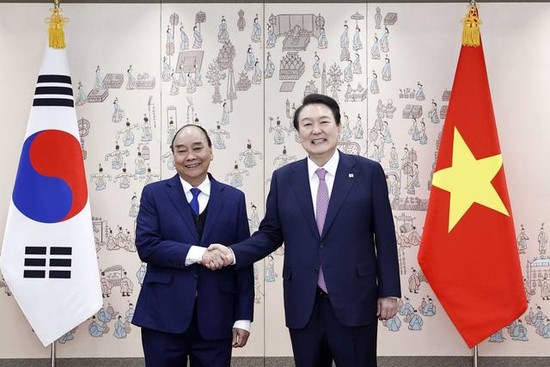 Президент Вьетнама Нгуен Суан Фук (слева) и Президент Южной Кореи Юн Сок Ёль. Фото: ВИА