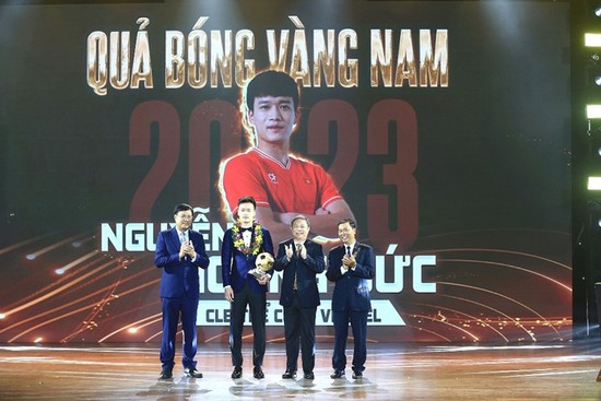 Нгуен Хоанг Дык выиграл «Золотой мяч Вьетнама» 2023 года.