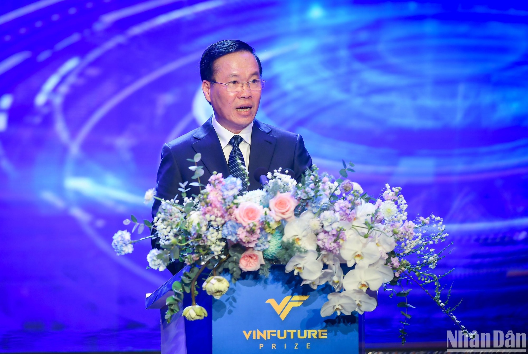 Президент Во Ван Тхыонг выступает на церемонии.