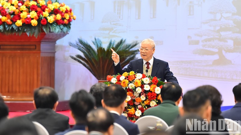 Генеральный секретарь ЦК КПВ Нгуен Фу Чонг выступает на открытии 32-й дипломатической конференции. Фото: Тхюи Нгуен