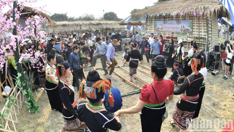 Цвета фестиваля в высокогорном культурном пространстве провинции Дьенбьен