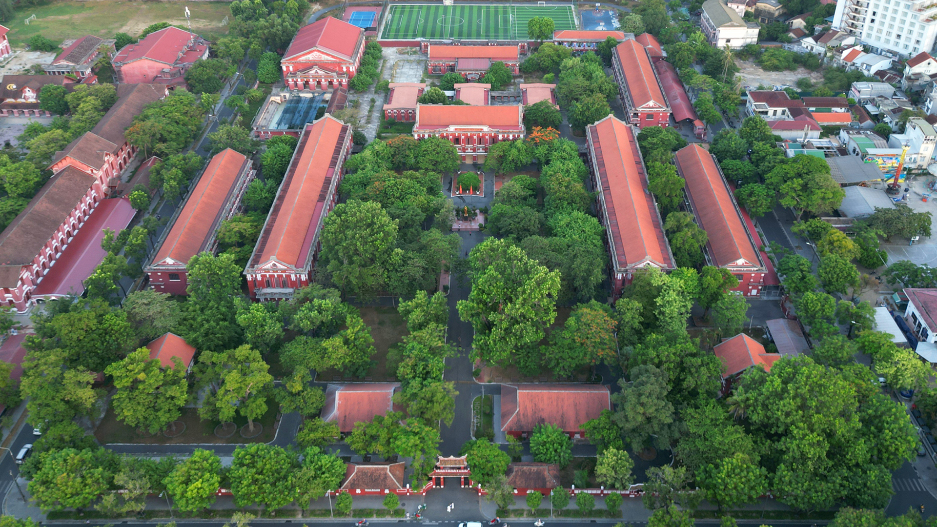 Самая известная школа в Хюэ