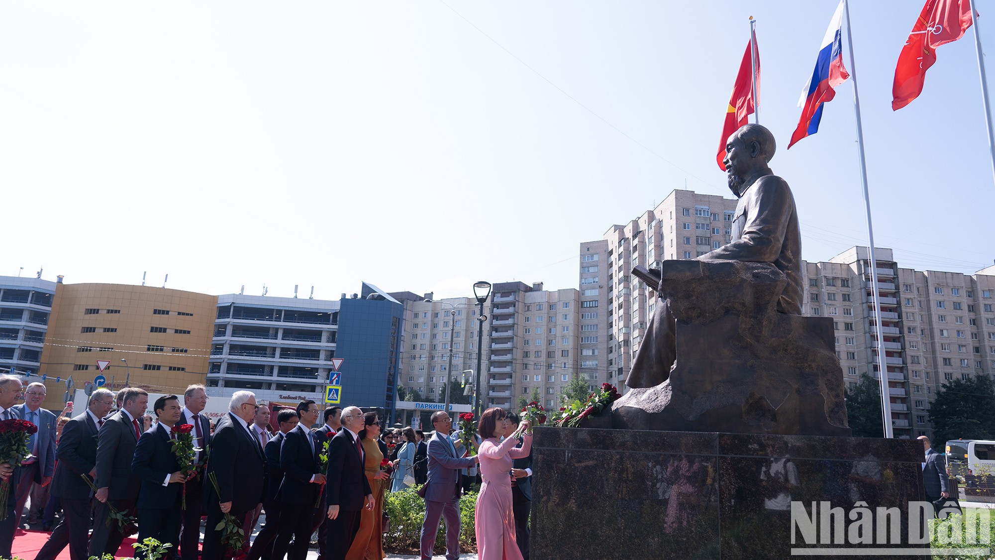 Церемония открытия памятника Президенту Хо Ши Мину в Санкт-Петербурге, июнь 2023 г. Фото: Тхань Тхэ