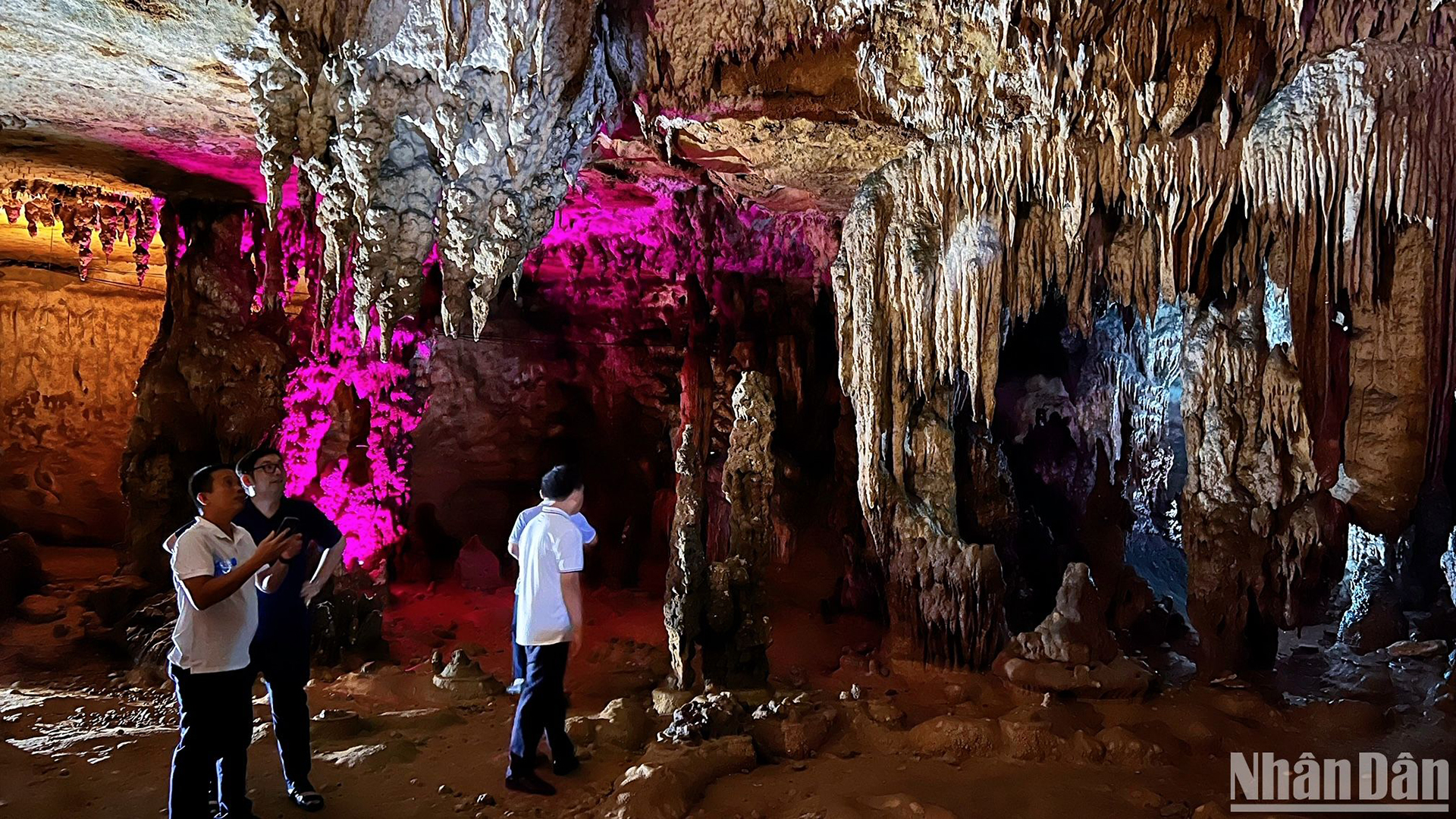 Приезжаем в землю Тхань посещать пещеру Бокунг