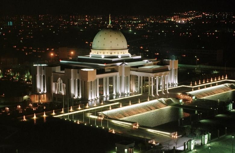 Дворцовый комплекс «Огузхан» –резиденция Президента Туркменистана в Ашхабаде. Фото: Рейтер