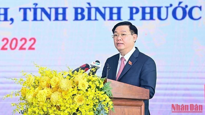 Председатель НС Вьетнама Выонг Динь Хюэ выступает на церемонии. Фото: Зюи Линь 