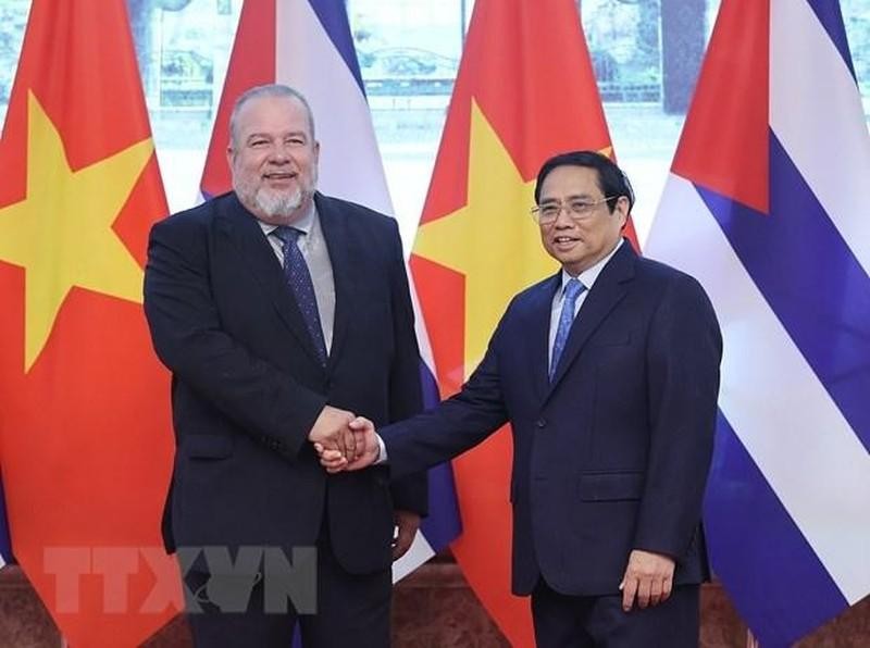 Премьер-министр Вьетнама Фам Минь Тьинь и Премьер-министр Кубы Мануэль Марреро Крус. Фото: VNA
