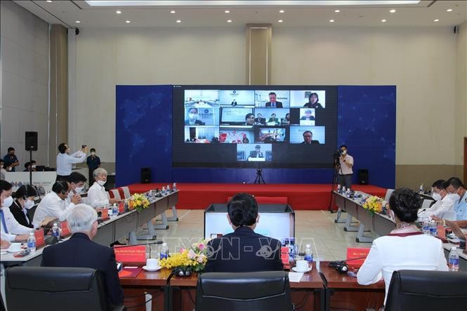 Онлайн-семинары – эффективный канал для продвижения торговли на фоне Covid-19. Фото: VNA