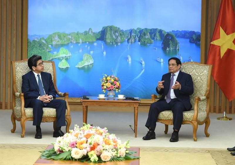 Премьер-министр Вьетнама и глава JBIC Хаяси Нобумицу. Фото: Чан Хай