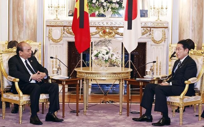 Президент Нгуен Суан Фук и Премьер-министр Японии Кисида Фумио. Фото: VNA