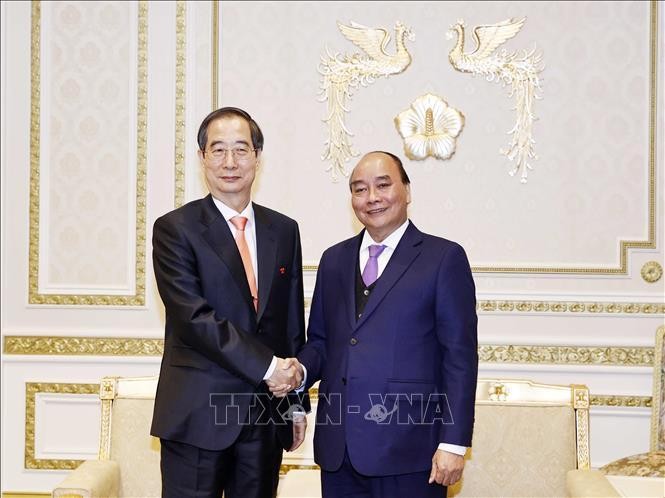 Президент Нгуен Суан Фук и Премьер-министр Республики Корея Хан Док Су. Фото: ВИА