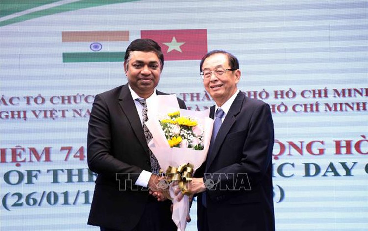 Председатель Общества вьетнамско-индийской дружбы г. Хошимина и Генеральный консул Индии в г. Хошимине. Фото: ВИА