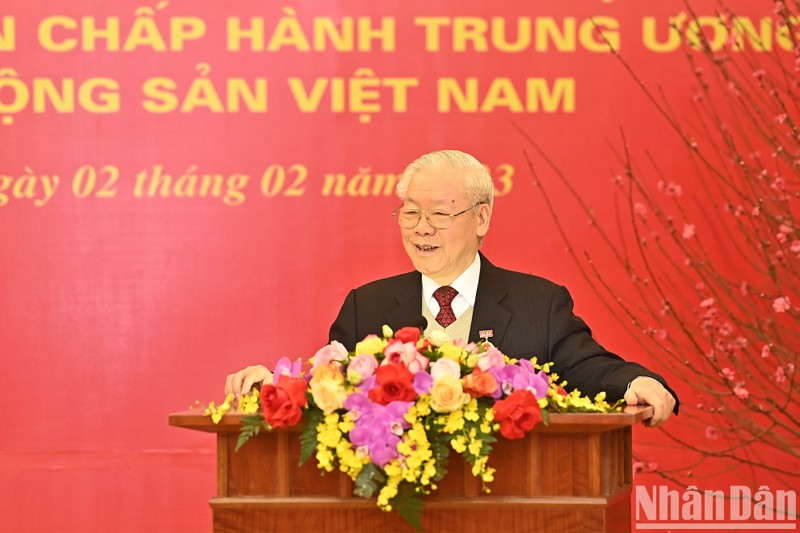 Генеральный секретарь ЦК КПВ Нгуен Фу Чонг выступает на церемонии.