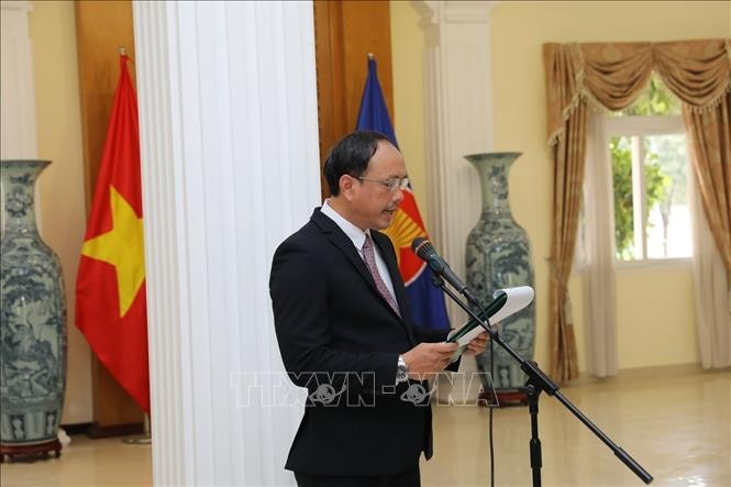 Постоянный Замсекретаря Парткома, советник Посольства Вьетнама в Камбодже Ле Тхай Бинь выступает на церемонии. Фото: ВИА