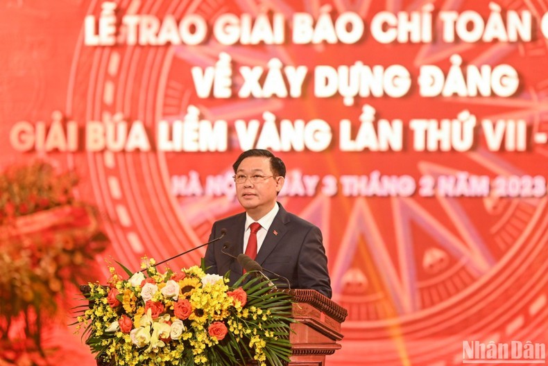 Председатель НС Выонг Динь Хюэ выступает на церемонии. Фото: Зюи Линь