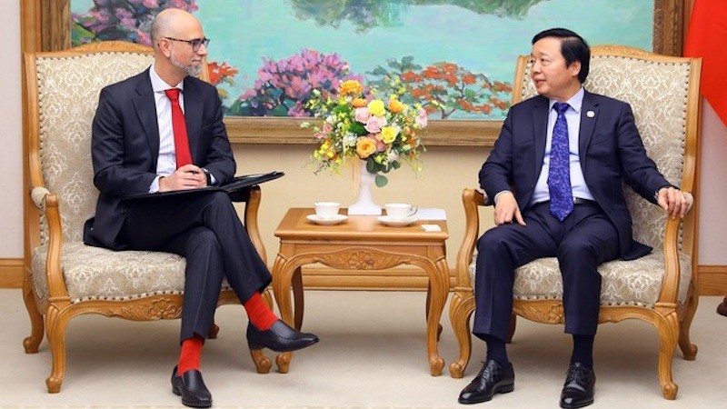 Вице-премьер Чан Хонг Ха и Посол Канады во Вьетнаме Шон Перри Стейл. Фото: VGP