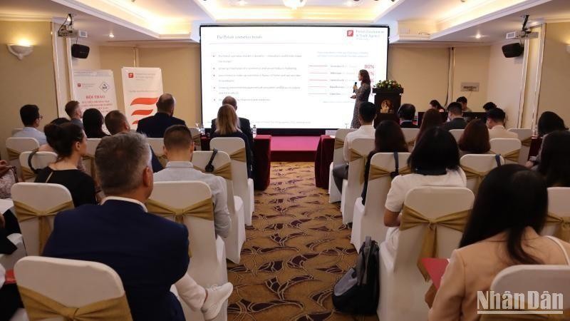 Общий вид семинара по содействию торговле и связям между предприятиями Польши и Вьетнама. 