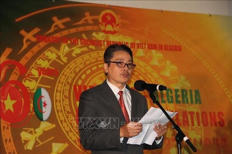 Посол Вьетнама в Алжире Нгуен Тхань Винь выступает на церемонии празднования 60-й годовщины установления дипотношений между Вьетнамом и Алжиром. Фото: ВИА