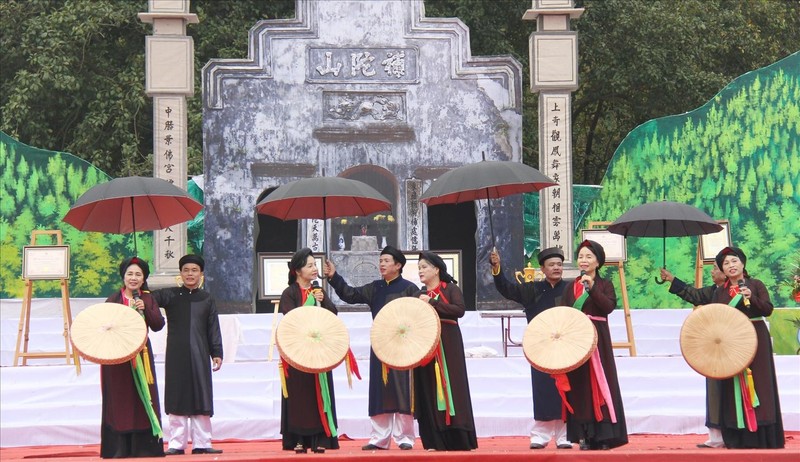 Пение Куанхо на одном из фестивалей. Фото: baodantoc.vn