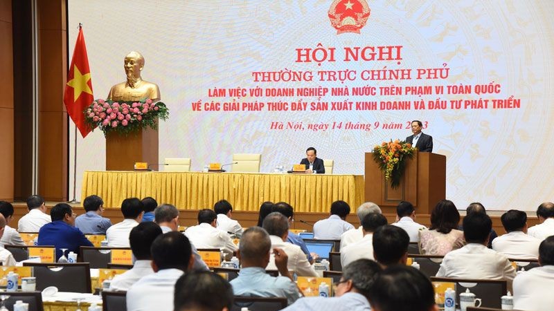 Премьер-министр Фам Минь Тьинь выступает с речью на конференции. Фото: Чан Хай