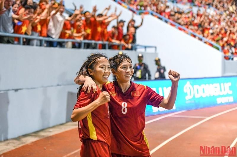 Женская сборная Вьетнама защитила золотую медаль на 31-х Играх Юго-Восточной Азии. Фото: Тхань Дат