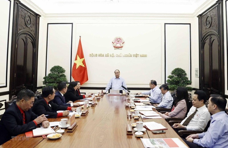 Президент Нгуен Суан Фук выступает на встрече. Фото: ВИА