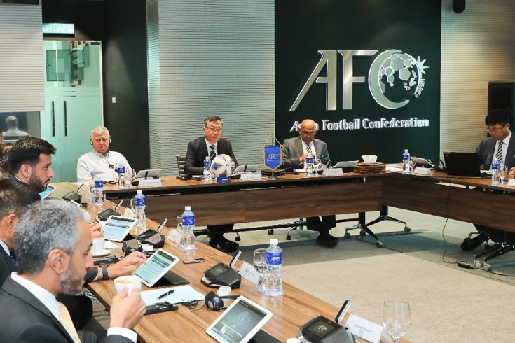 Г-н Чан Куок Туан (в центре) председательствует на заседании AFC в качестве главы оргкомитета. Фото: VFF