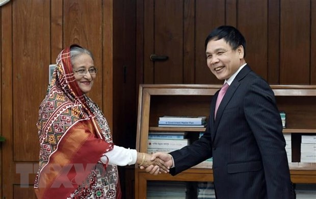 Посол Вьетнама в Бангладеш Фам Вьет Тьиен и Премьер-министр Бангладеш Шейх Хасина. Фото: ВИА